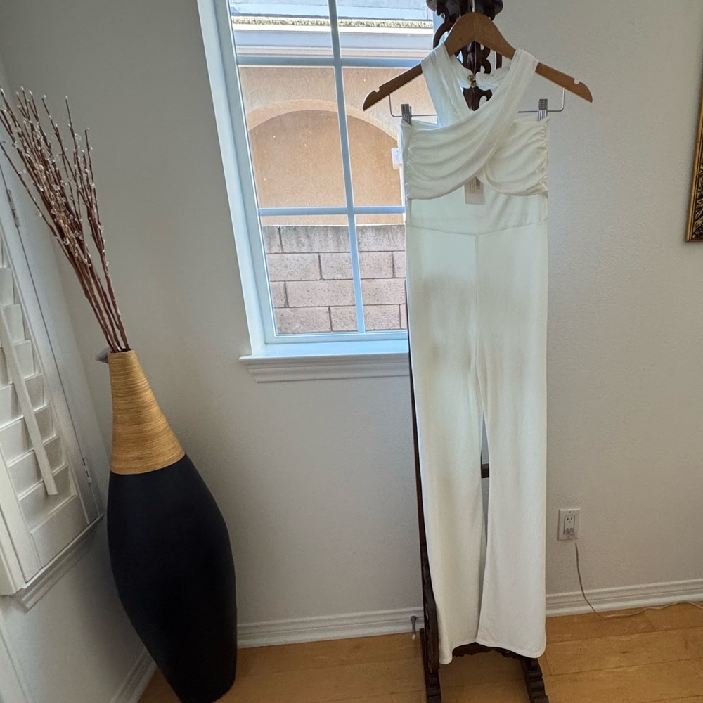 Club L London Elegant White Halter Jumpsuit - Picture 3 of 6